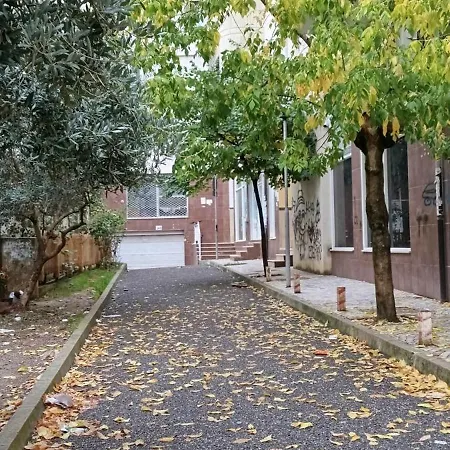 Cozy Apartment, Free Parking Near Dajti Cable Car, Bunk'art 아파트 티라나