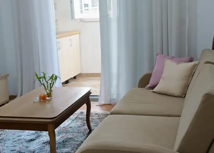 Cozy Near Fresku, Bunk'art & Cable Car * Тирана