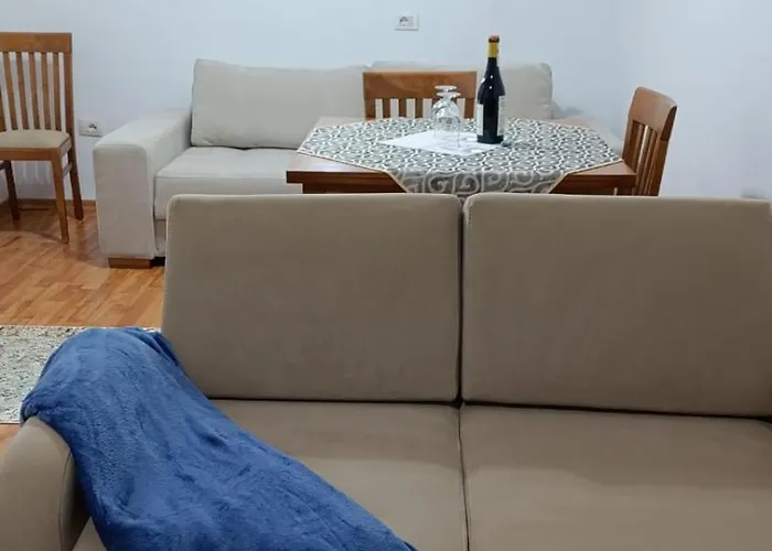 Апартаменты Cozy Near Fresku, Bunk'art & Cable Car *