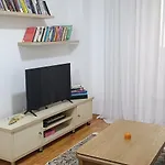 アパート Cozy Apartment, Free Parking Near Cable Car, Bunk'Art ティラナ