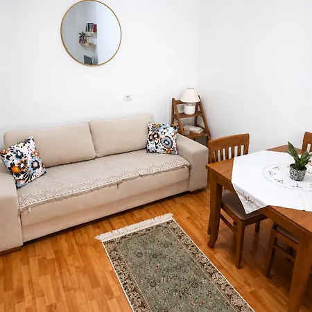 Cozy Apartment, Free Parking Near Dajti Cable Car, Bunk'art Apartment Tirana