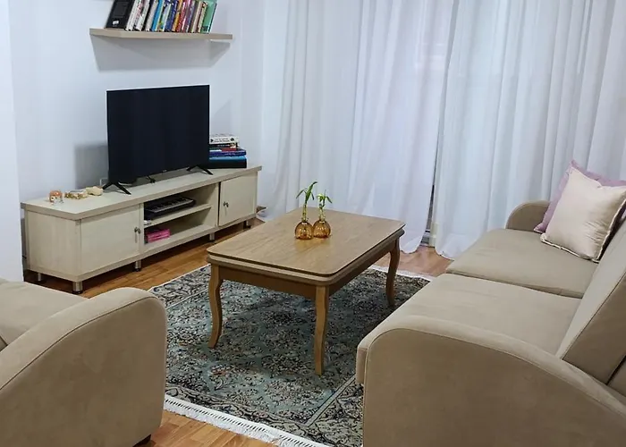 Cozy Apartment Near Fresku, Bunk'Art & Cable Car Tirana